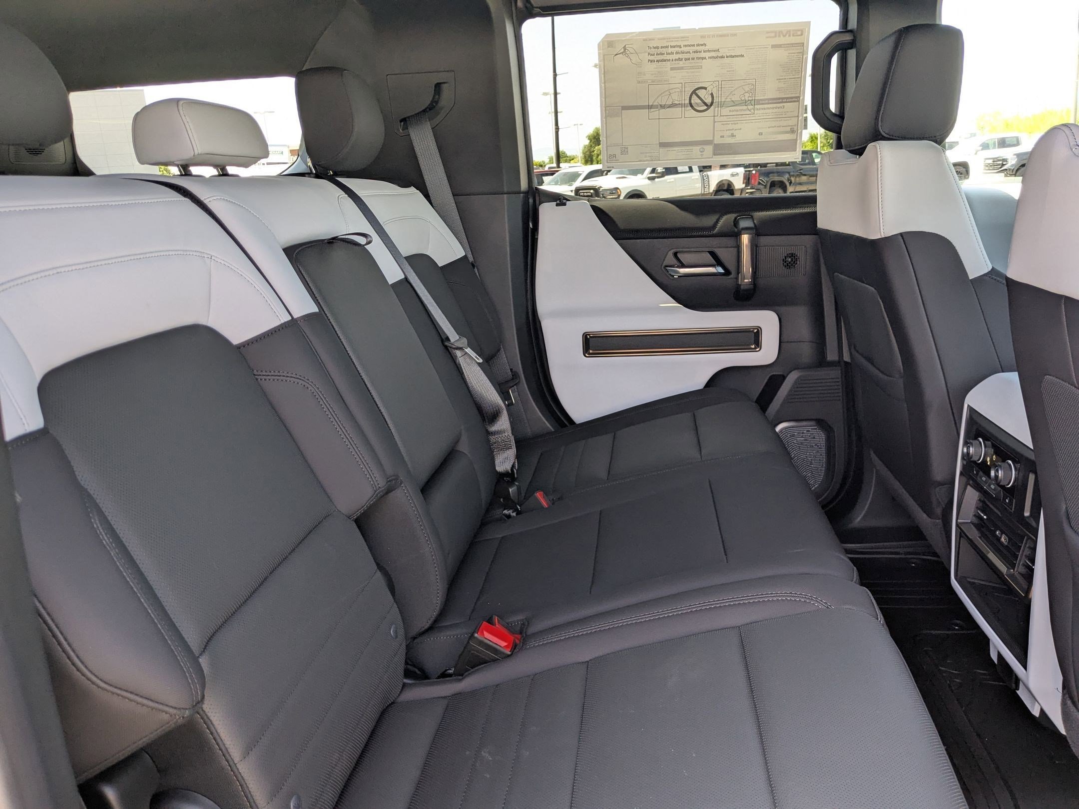 2025 GMC HUMMER EV 2X - Photo 14