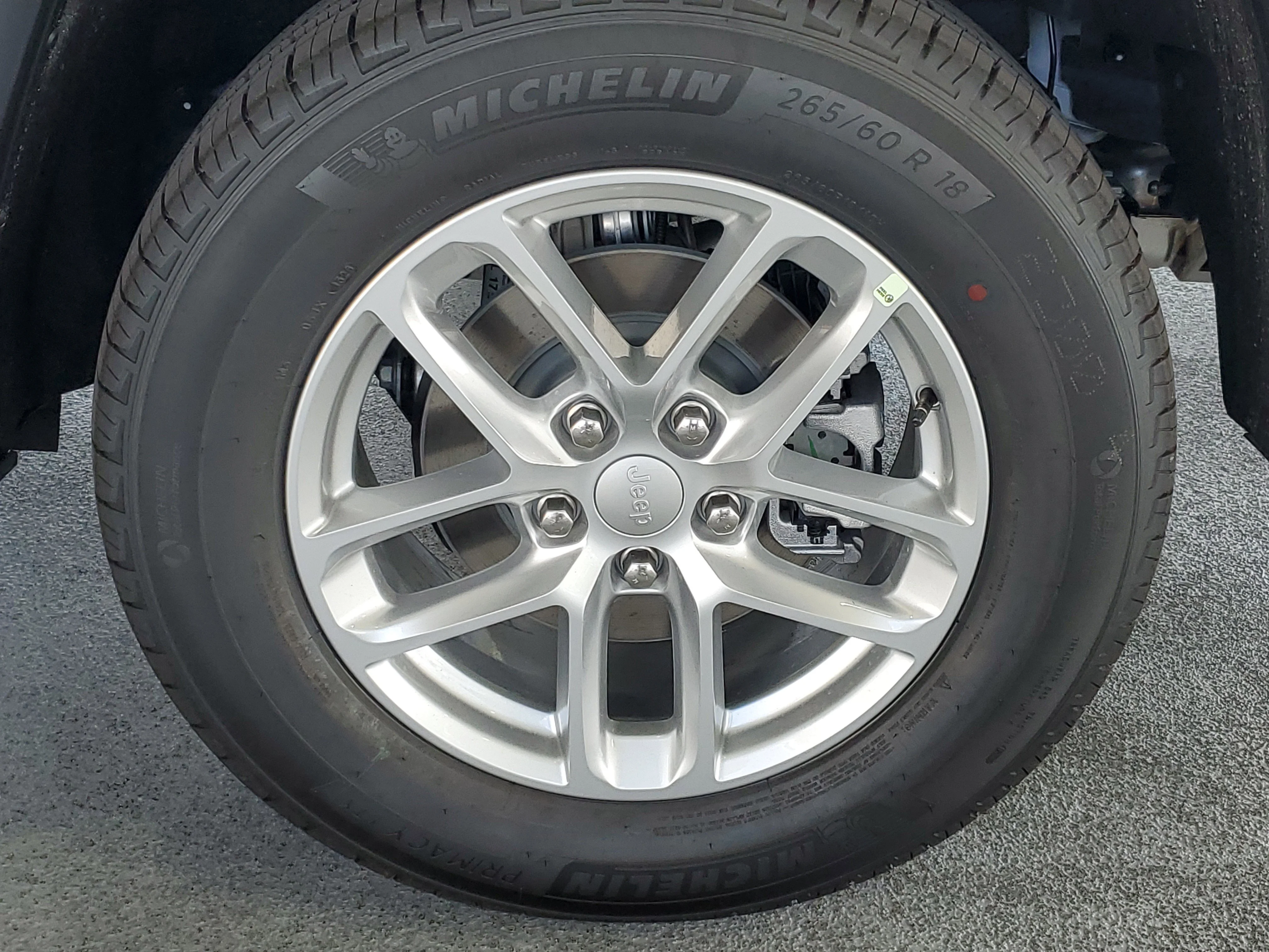 New 2026 Bright White Clear-Coat Exterior Paint Jeep Laredo image 6