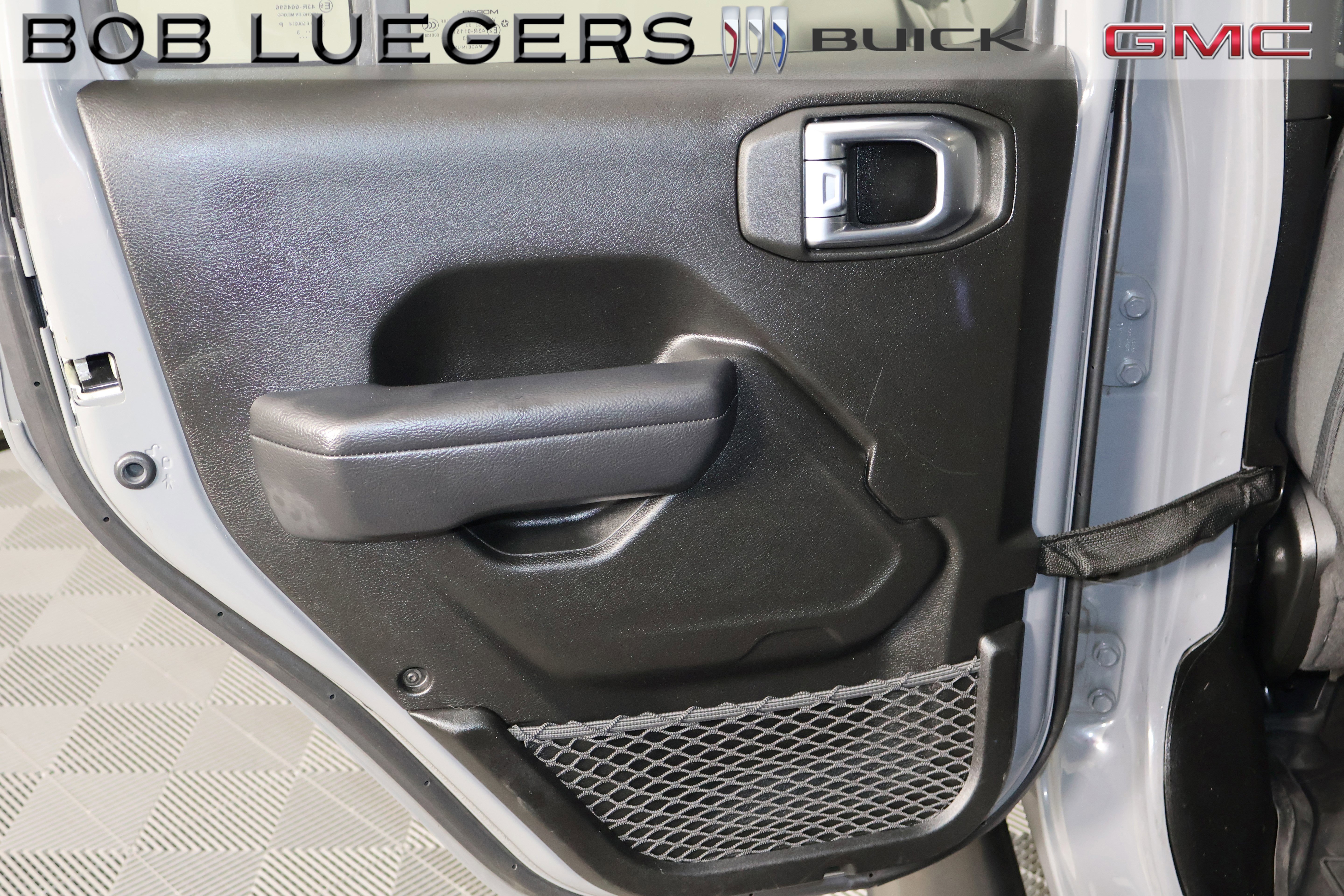 Used 2023 Gray Jeep 4x4 image 9