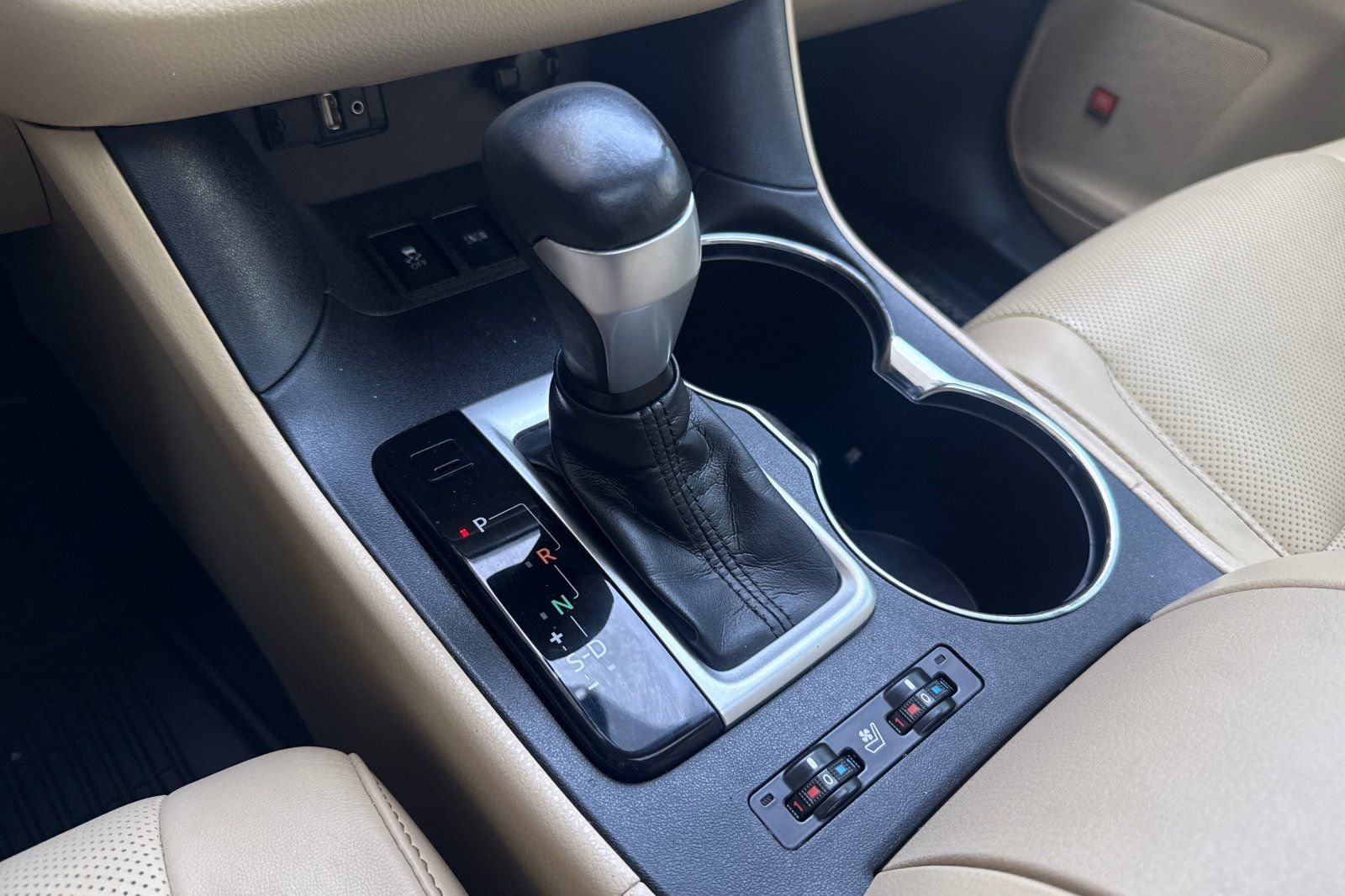 Used 2016 Red Toyota Limited image 23