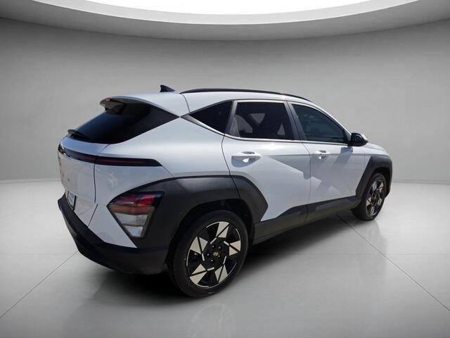 Used 2025 Atlas White Hyundai SEL image 5