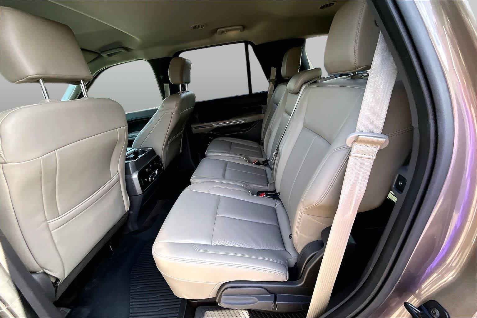 Used 2019 Stone Gray Ford XLT image 23