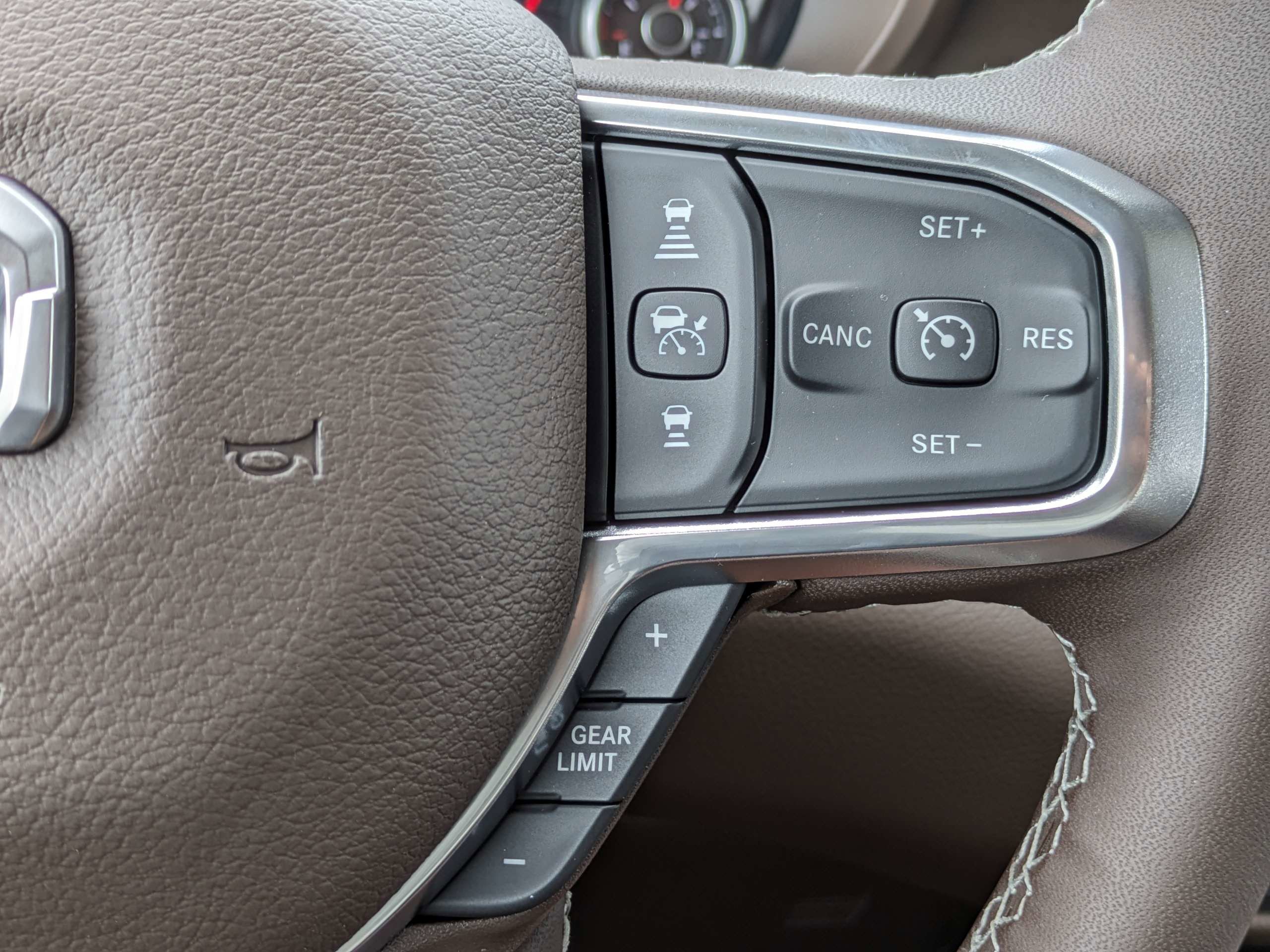 New 2026 Molten Red Pearl-Coat Exterior Paint RAM Laramie image 29