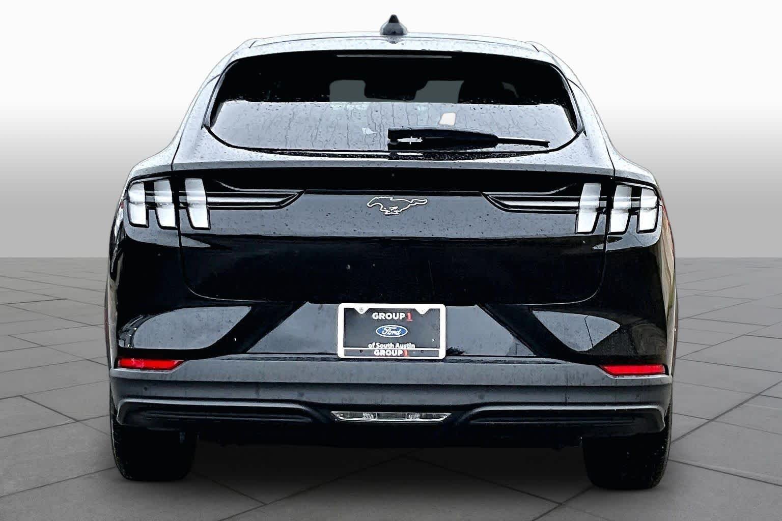 Used 2025 Shadow Black Ford Select image 4