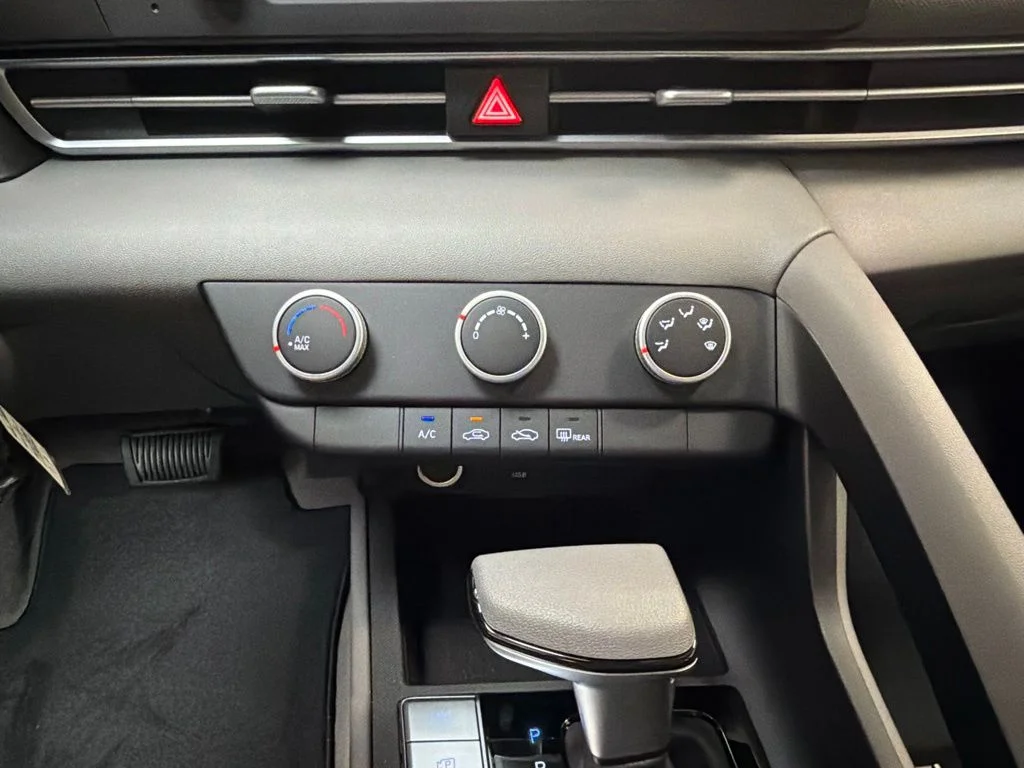New 2026 Abyss Black Hyundai SE image 19