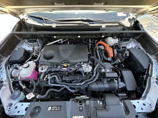 Used 2022 Silver Toyota XLE Premium image 35