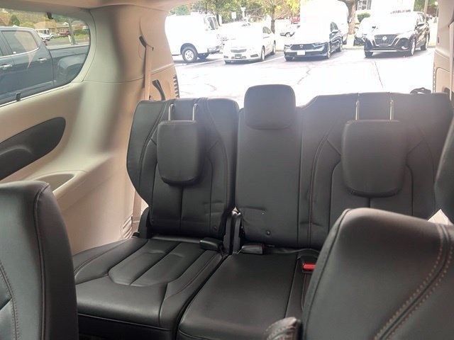 2017 Chrysler Pacifica Touring-L - Photo 9