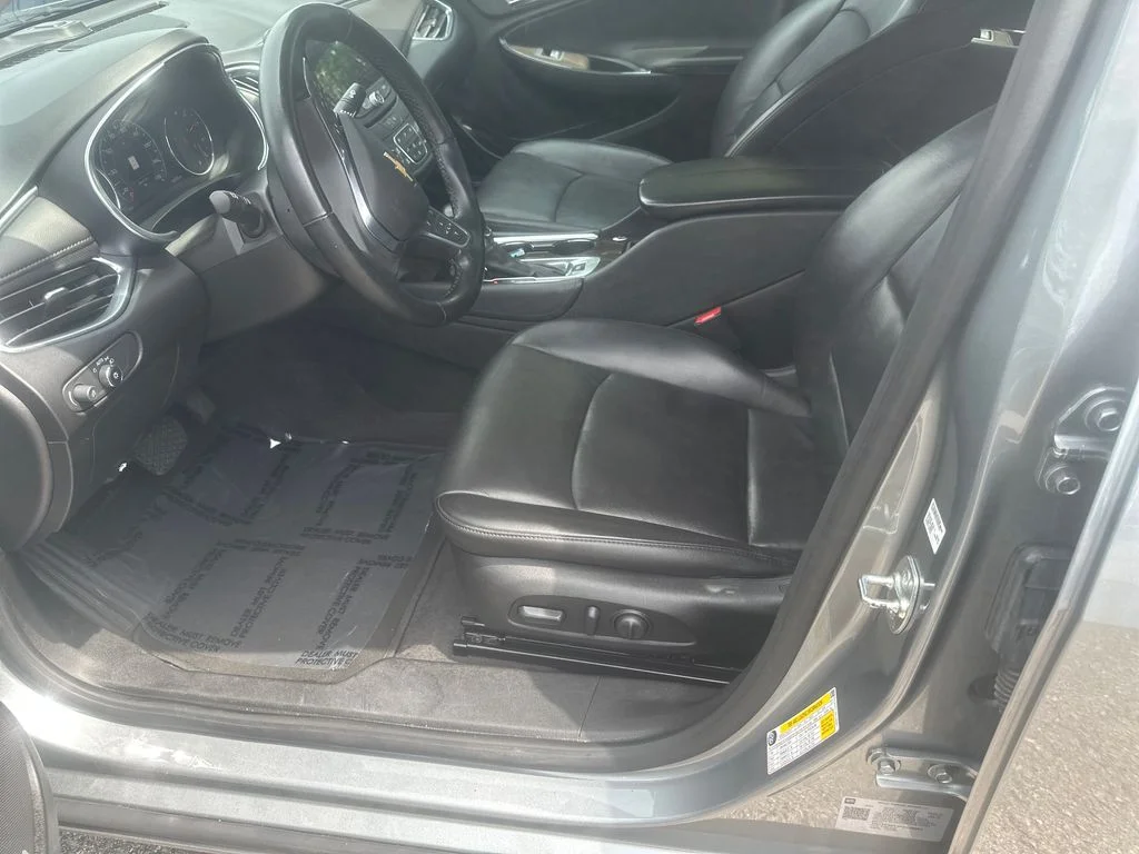 Used 2024 Gray Chevrolet LT image 9