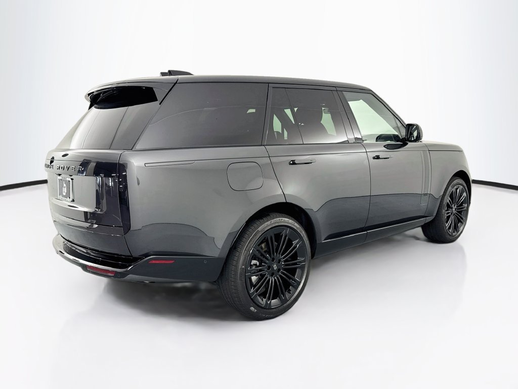 New 2027 Carpathian Grey Land Rover SE image 5