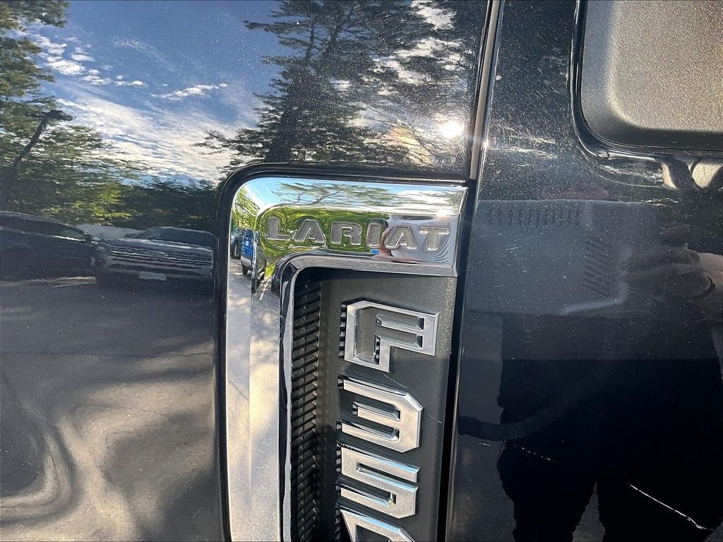Used 2019 Black Metallic Ford Lariat image 28