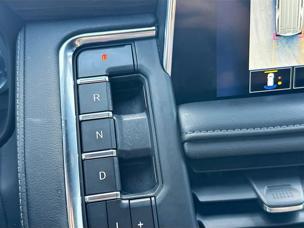 Used 2023 Gray Chevrolet LT image 18