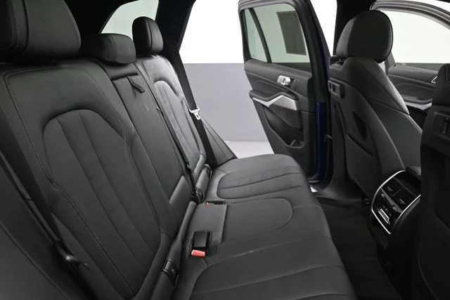 Used 2021 Blue BMW xDrive40i image 23