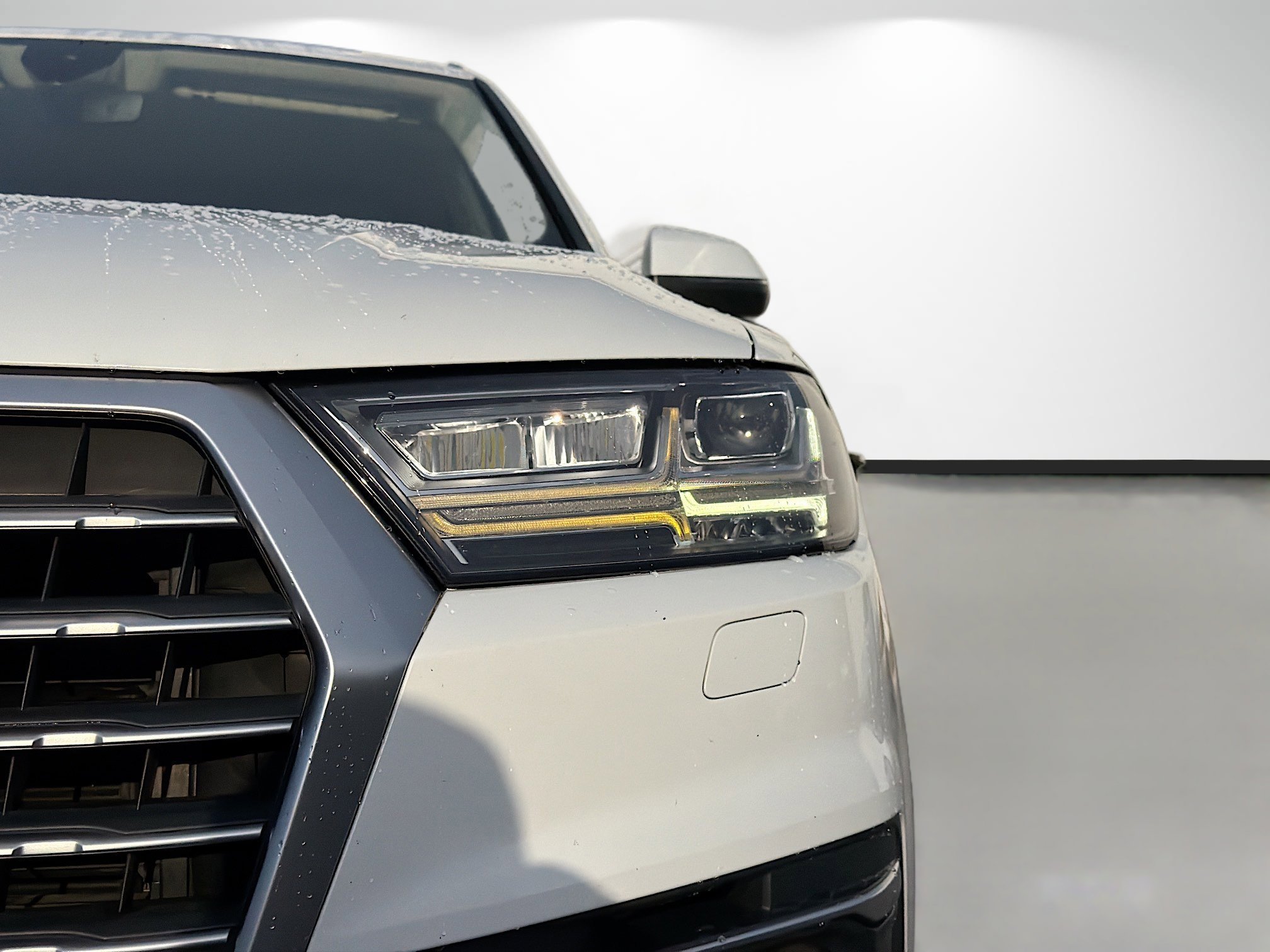 Used 2019 Glacier White Audi Premium Plus image 9