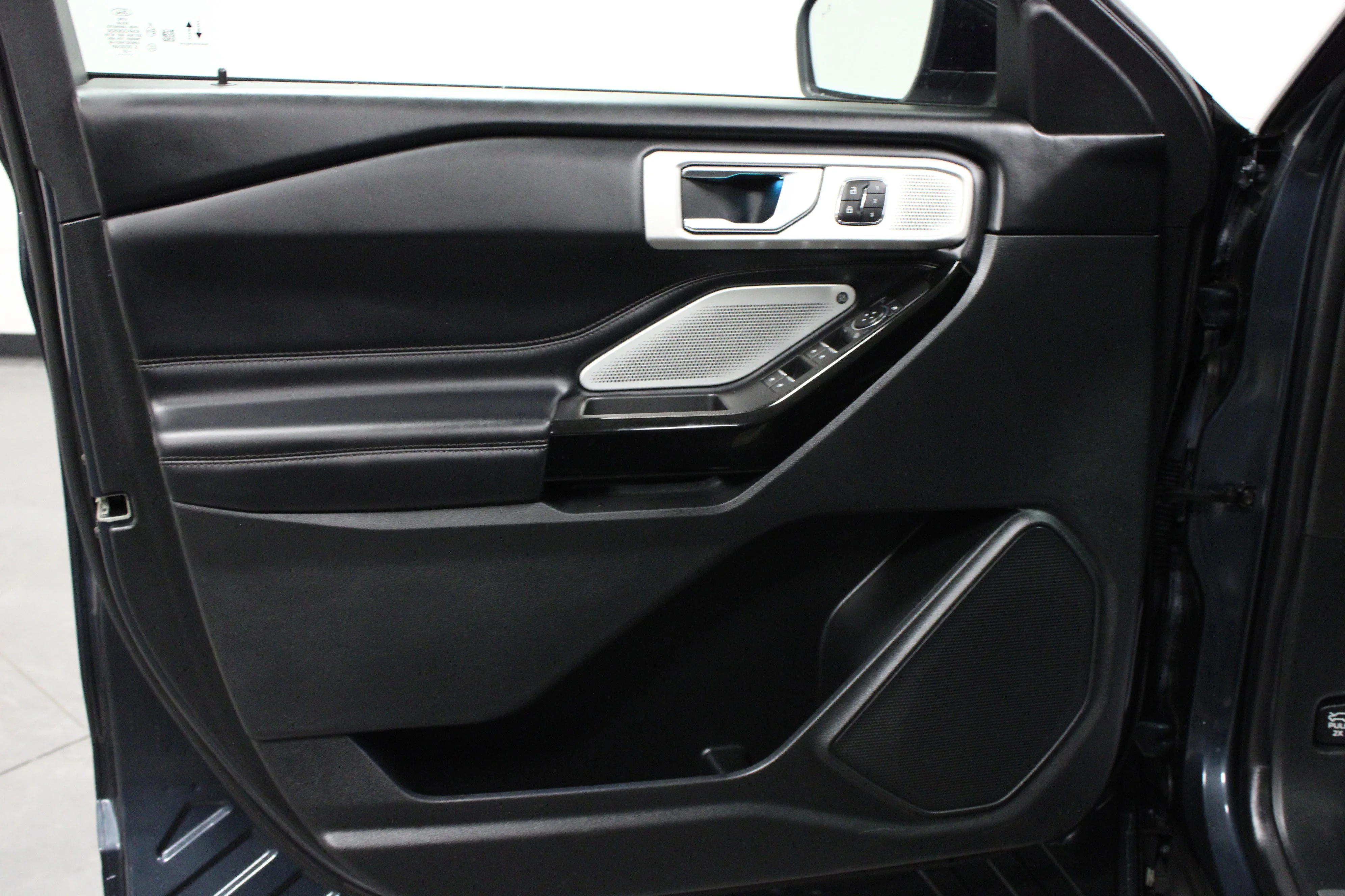 Used 2022 Blue Metallic Ford Platinum image 11