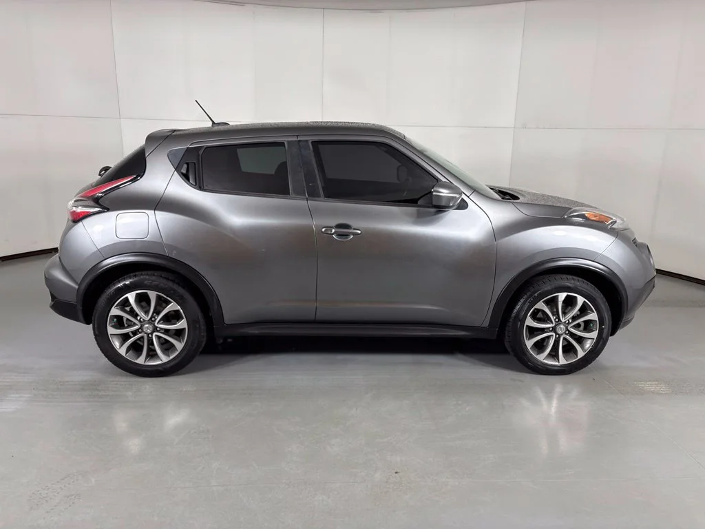 Used 2017 Gray Nissan SV image 9