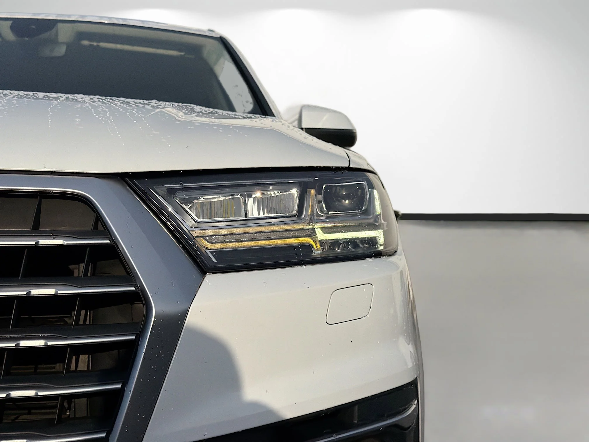 Used 2019 Glacier White Audi Premium Plus image 9