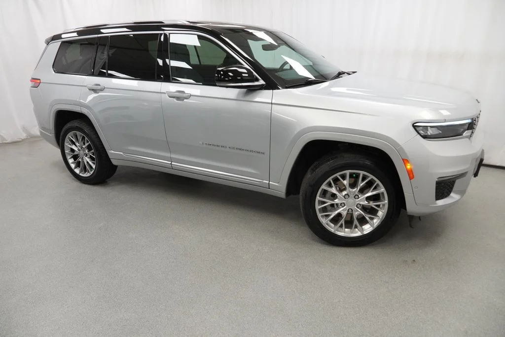Used 2021 Silver Jeep Summit image 16