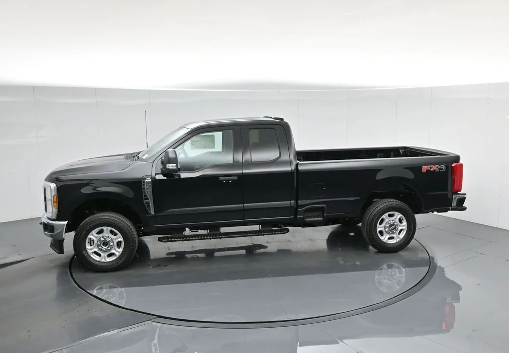 New 2026 Agate Black Metallic Ford XLT image 42
