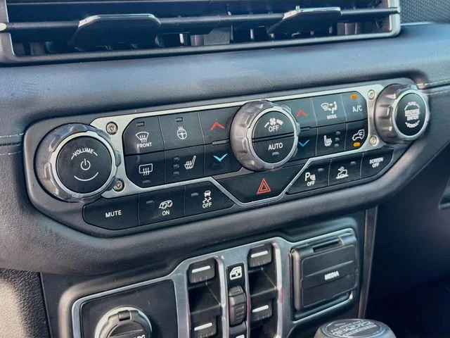 Used 2025 White Jeep Rubicon 392 image 17