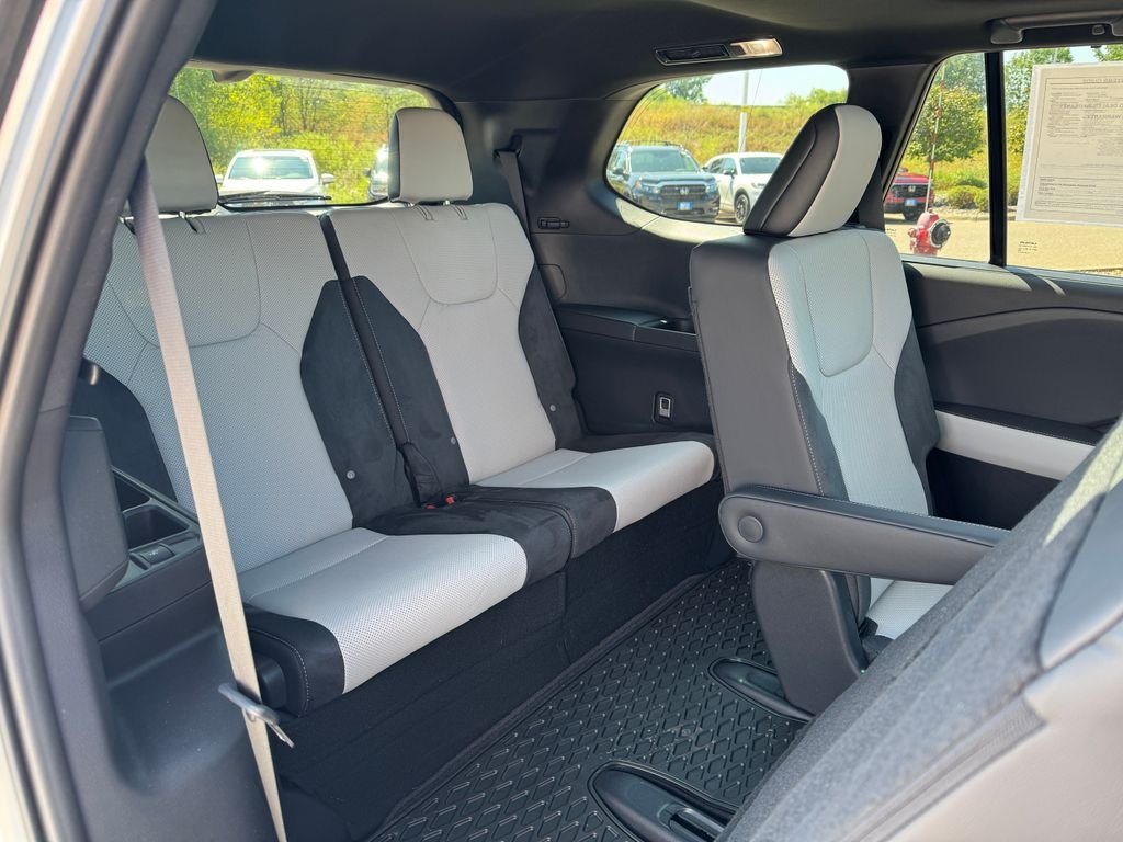 Used 2025 Celestial Silver Metallic Lexus 500h F SPORT Luxury image 20
