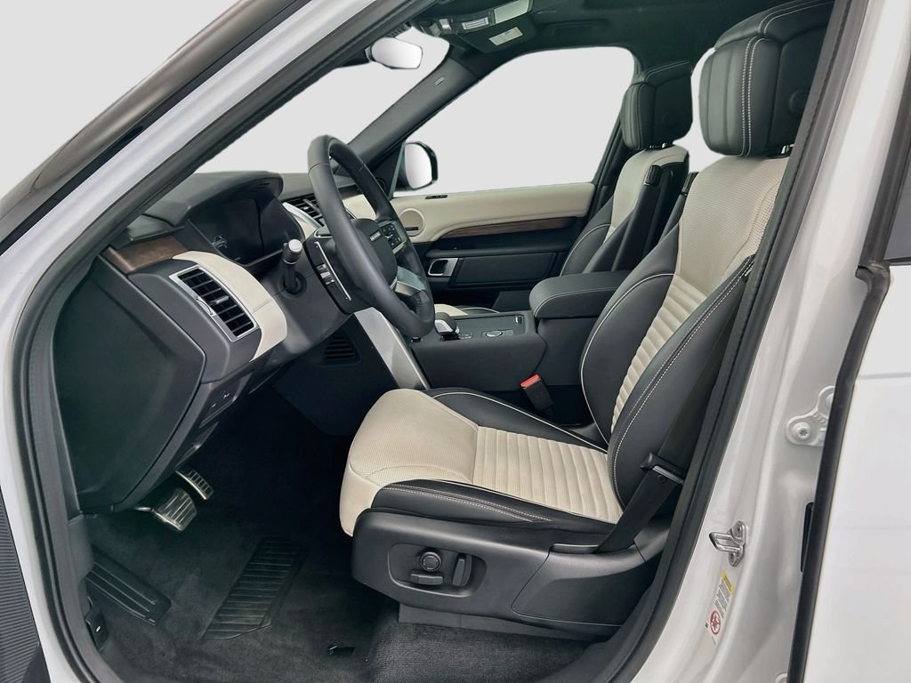 Used 2024 Fuji White Land Rover Dynamic SE image 18