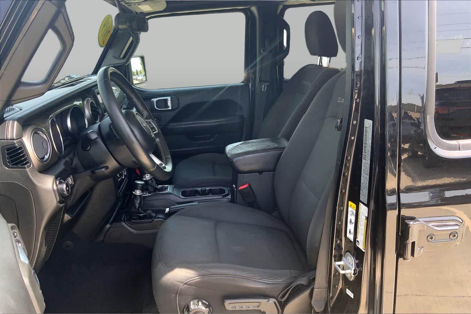 Used 2019 Black Clearcoat Jeep Sahara image 8