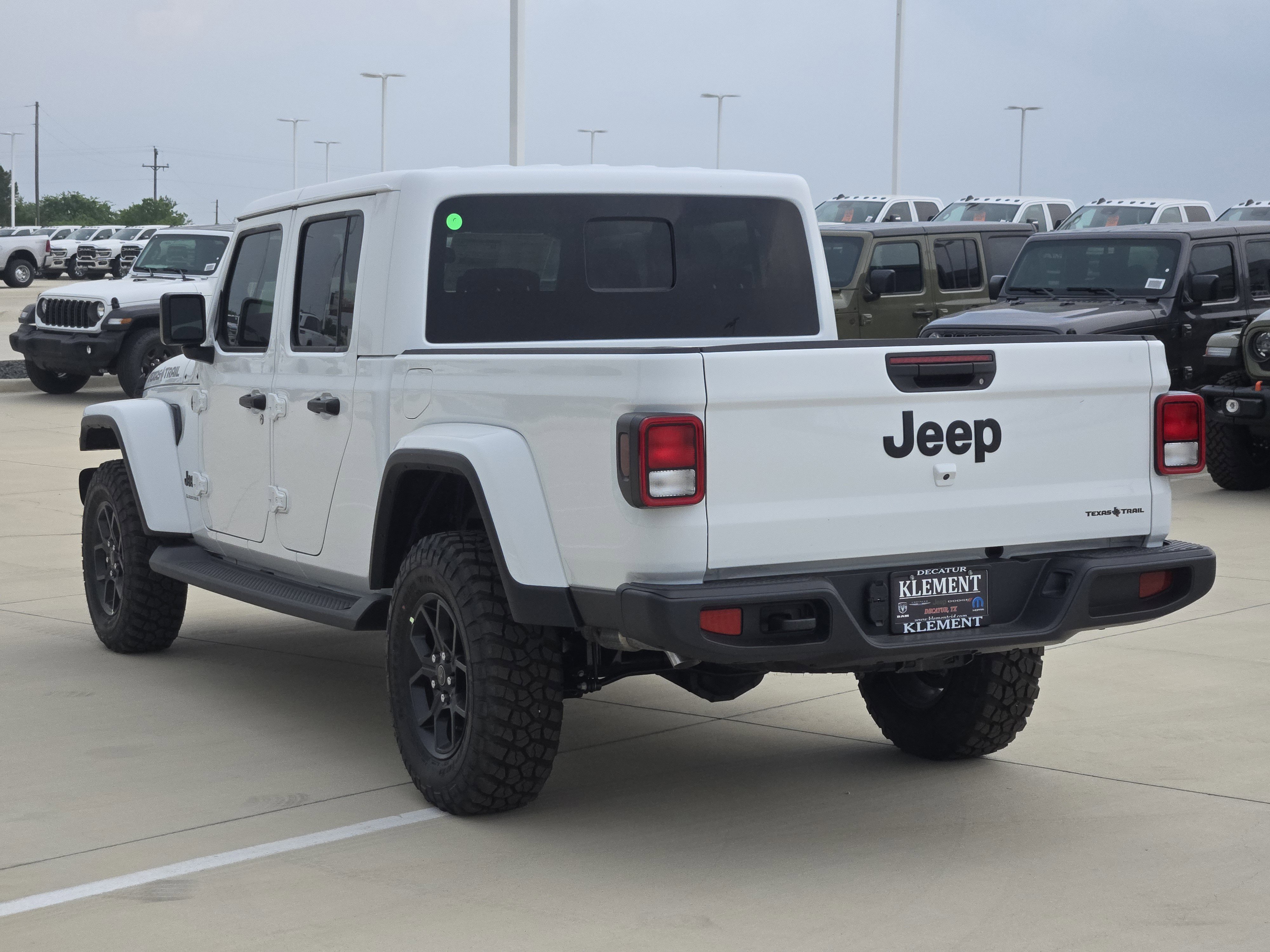 New 2026 Bright White Clear-Coat Exterior Paint Jeep Texas Trail image 4