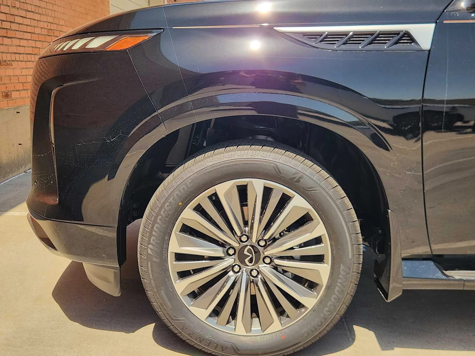 New 2027 BLACK OBSIDIAN INFINITI Luxe 2WD image 6