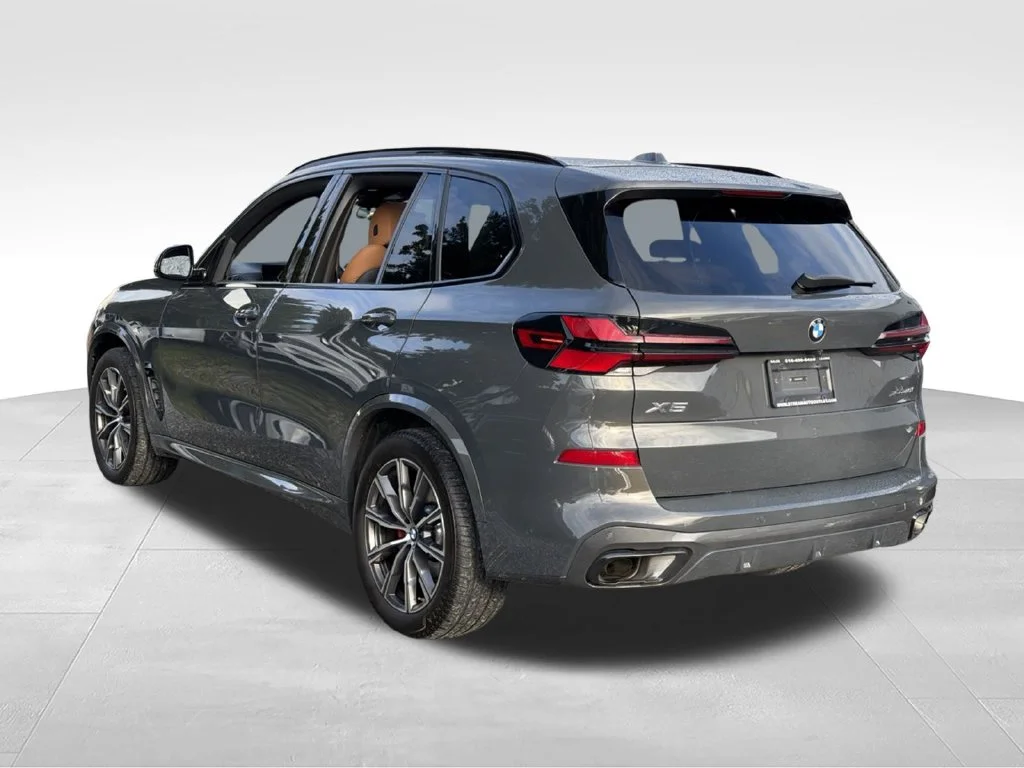 Used 2025 Gray BMW xDrive40i image 8
