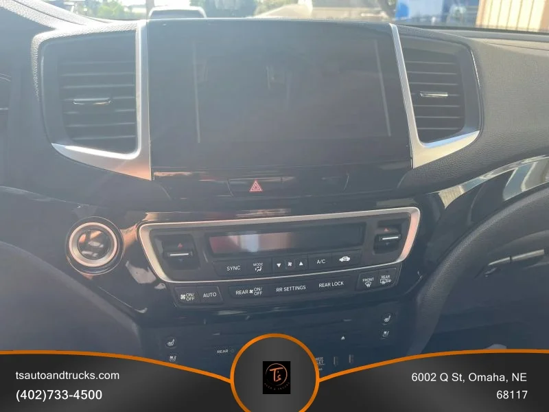 Used 2018 Blue Honda Touring Sport Utility 4D image 22