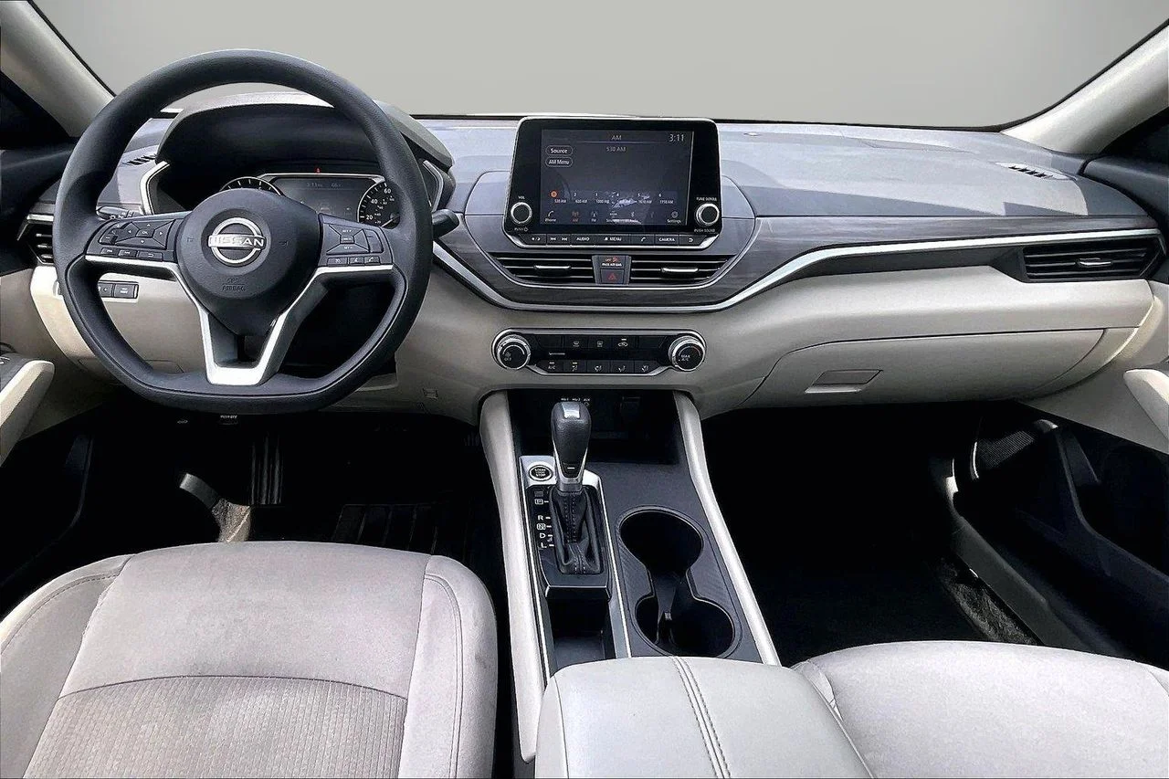 Used 2025 Black Nissan 2.5 SV image 15