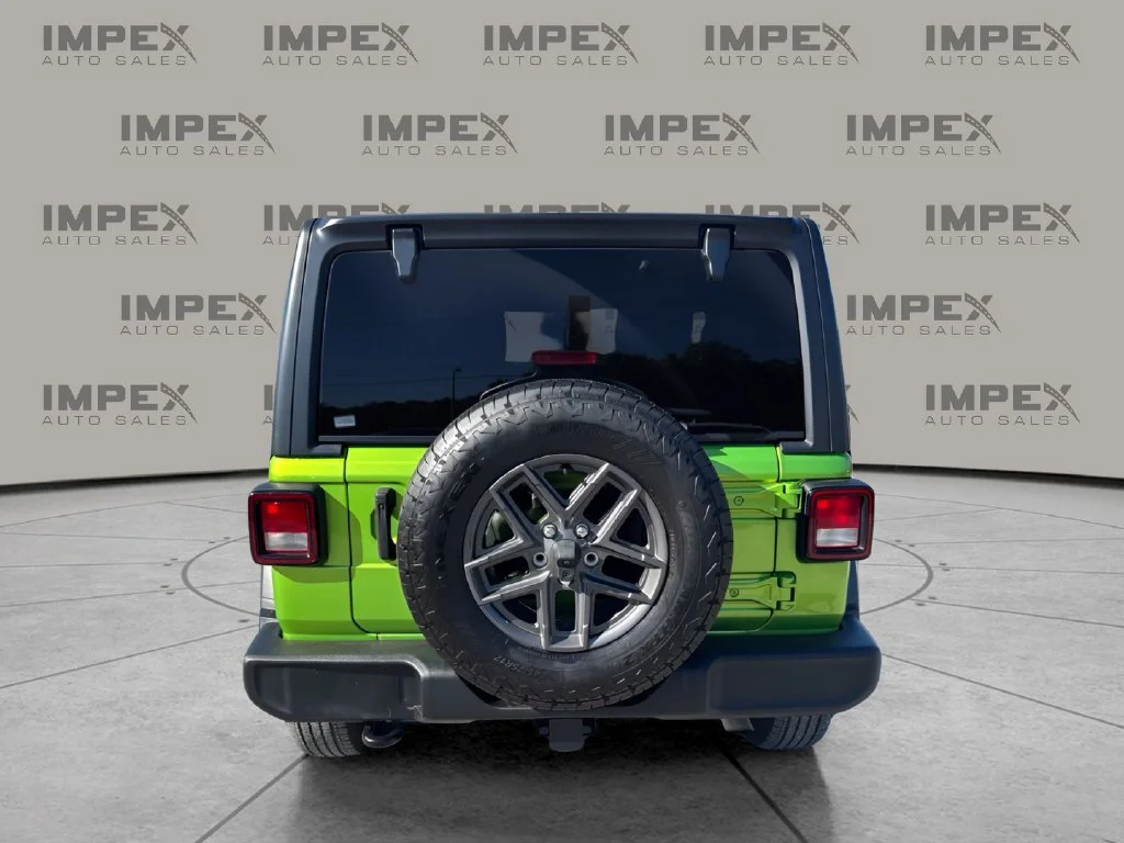 Used 2025 Green Jeep Sport S image 4