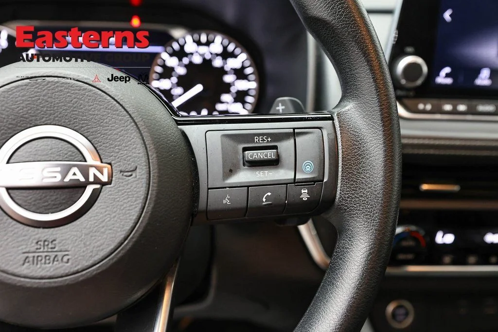 Used 2023 Gray Nissan SV image 15