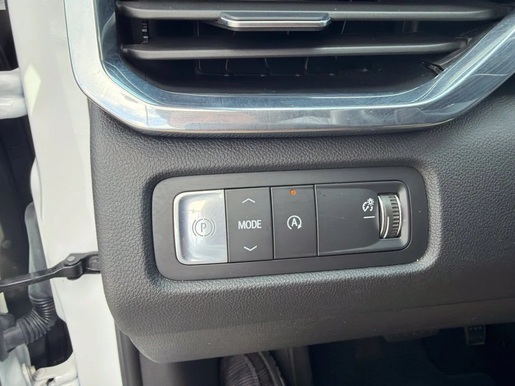 Used 2026 Summit White GMC Elevation image 25