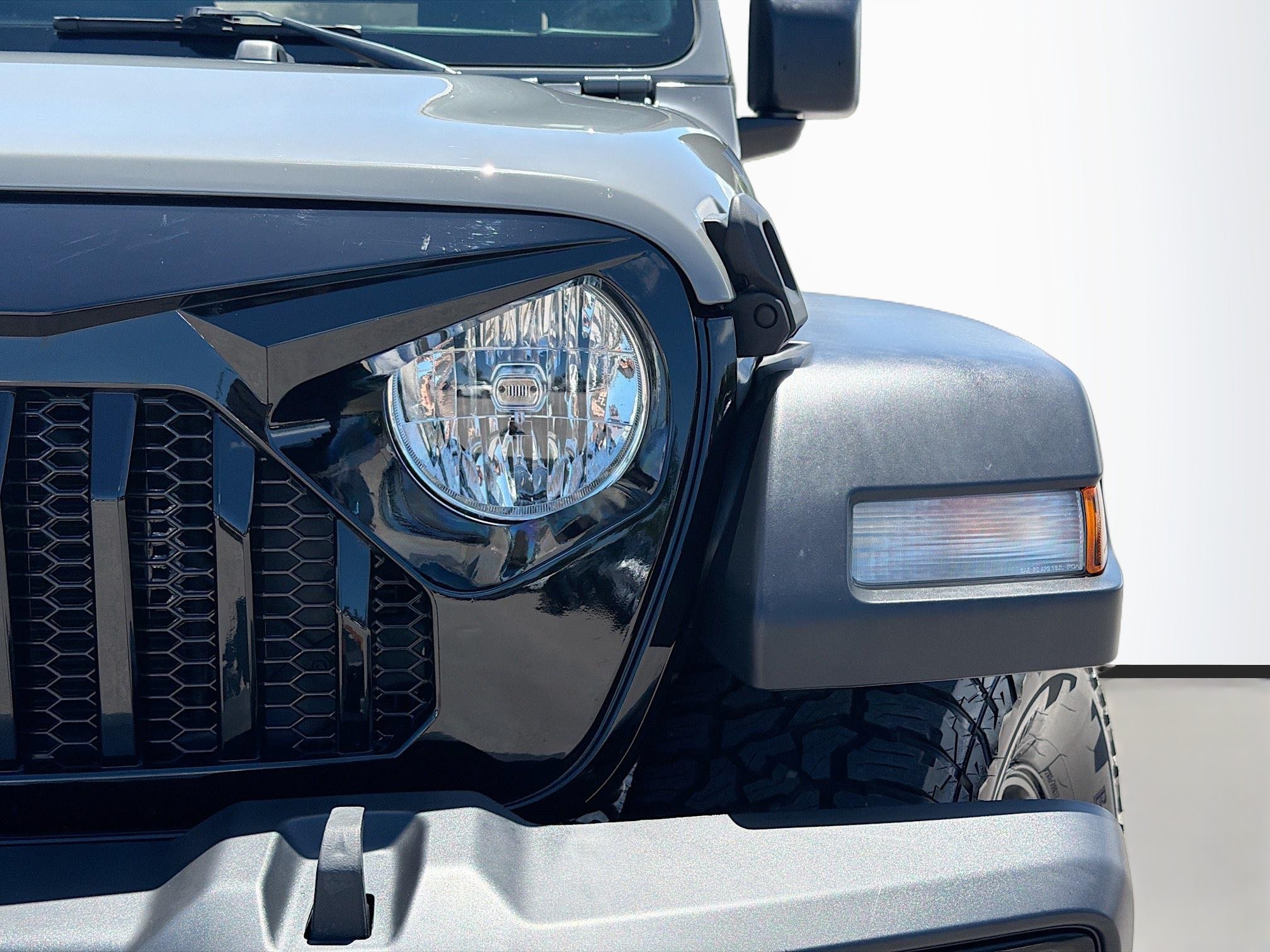 Used 2021 Sting-Gray Clearcoat Jeep Unlimited Willys Sport image 9