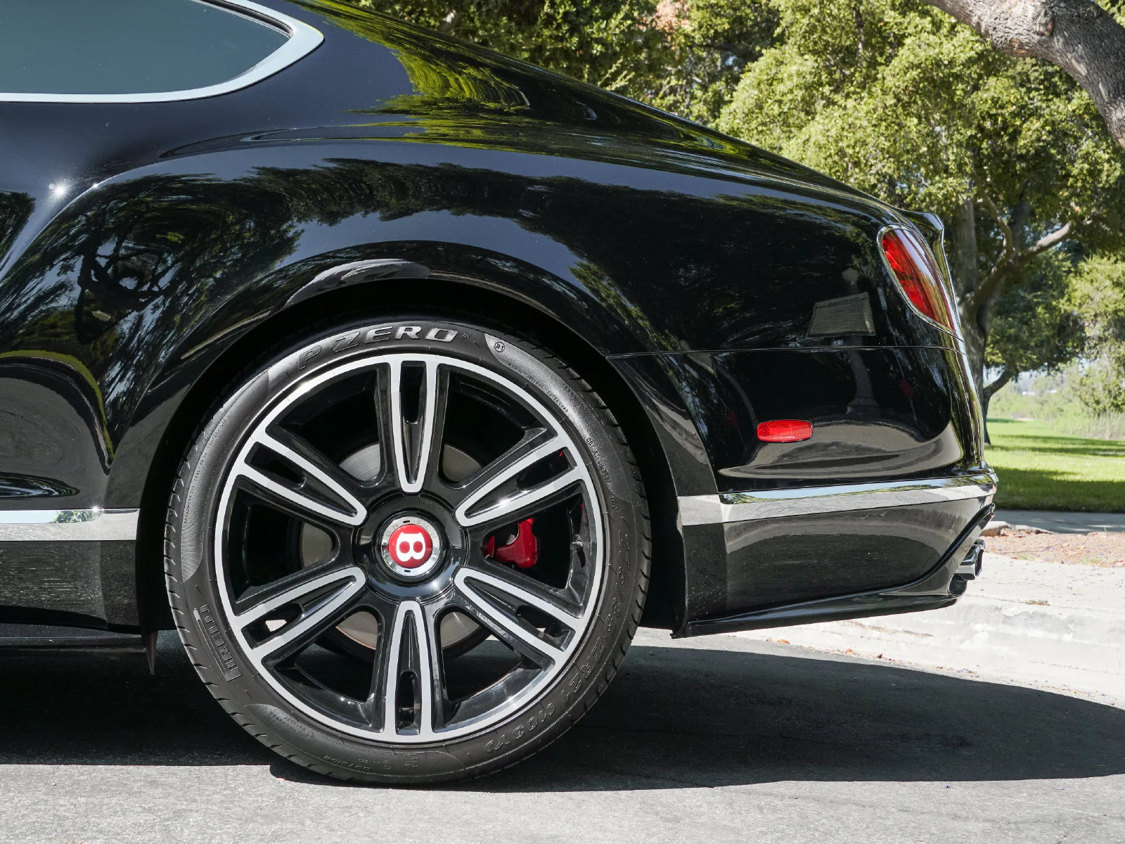 Certified Used 2017 Black Crystal Metallic Bentley V8 S image 4