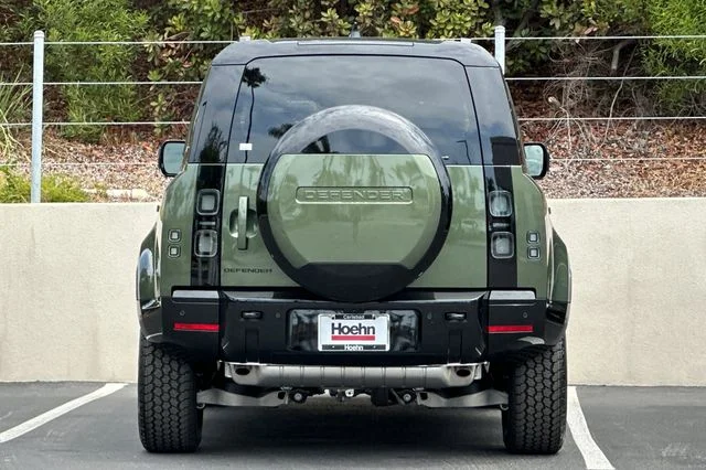 New 2026 Woolstone Green Land Rover X-Dynamic SE image 4