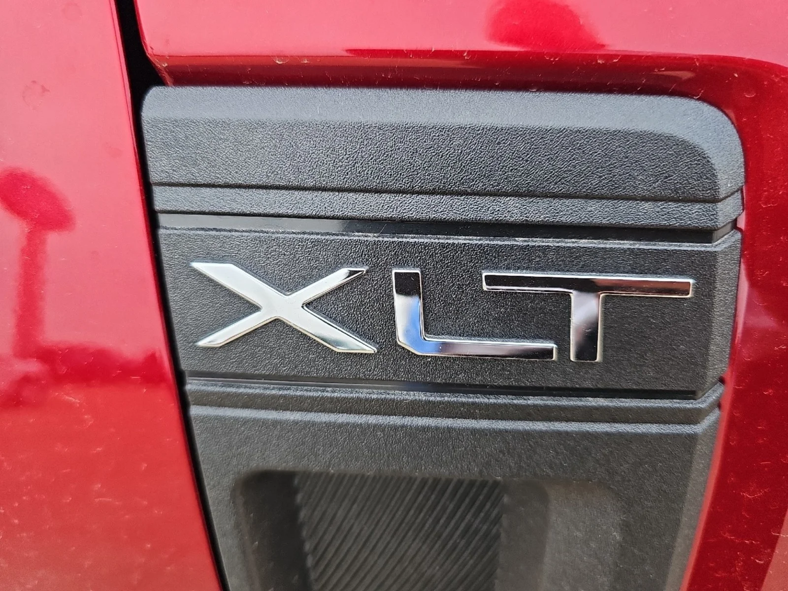 New 2026 Ruby Red Metallic Tinted Clearcoat Ford XLT image 5