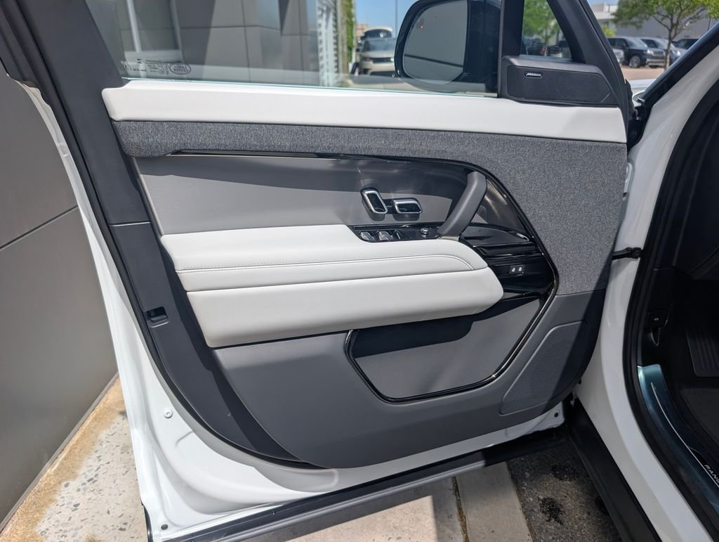 New 2026 Fuji White Land Rover SE image 23
