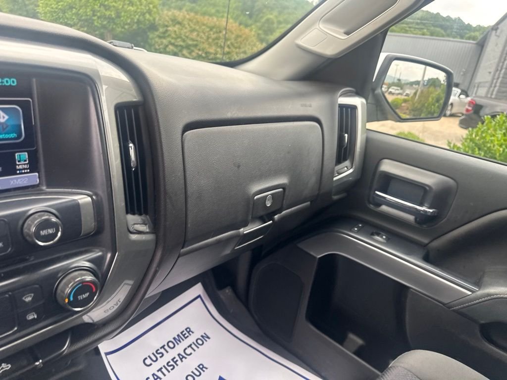 Used 2018 Summit White Chevrolet LT image 19