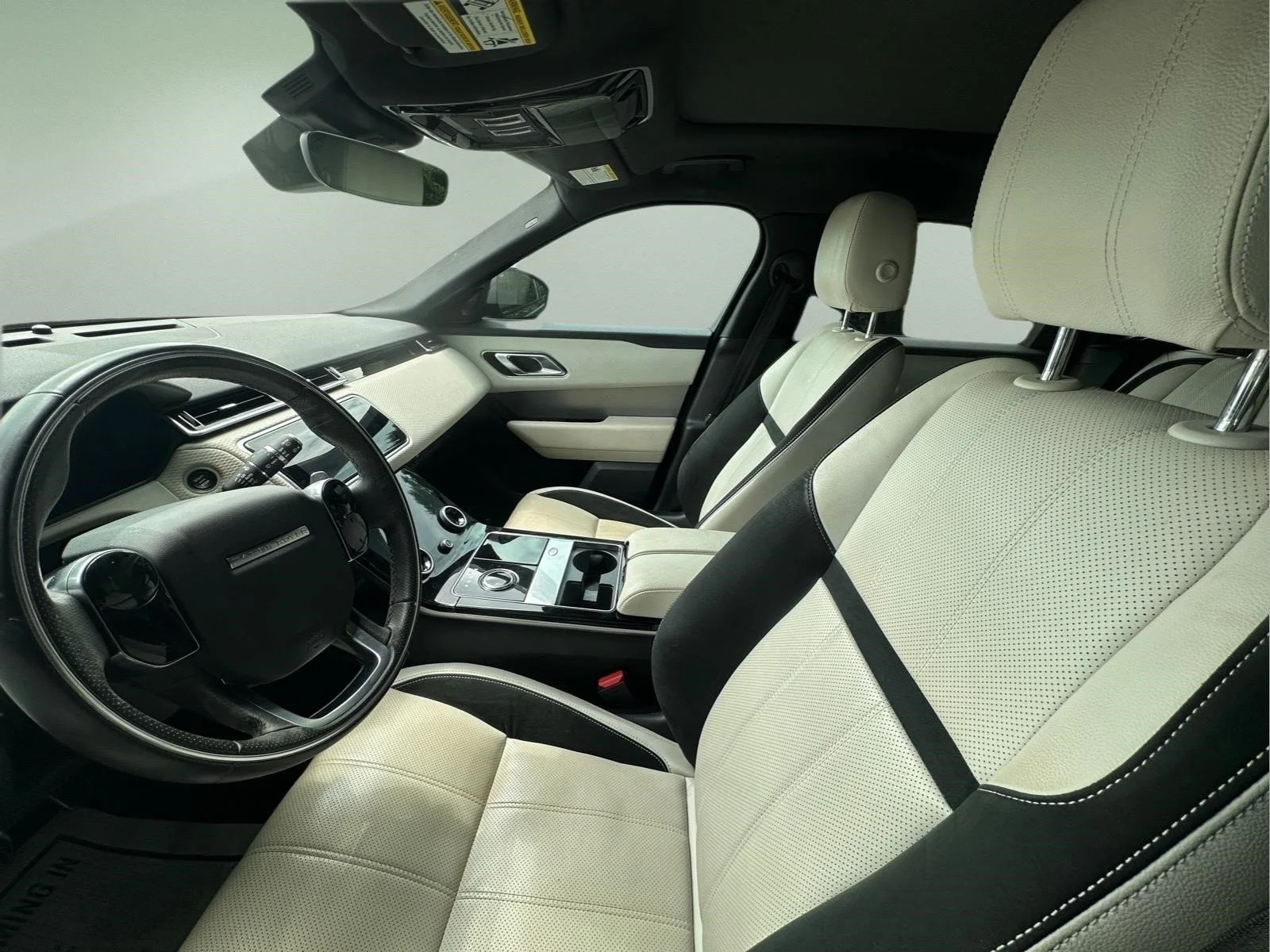 Used 2020  Land Rover R-Dynamic S image 22