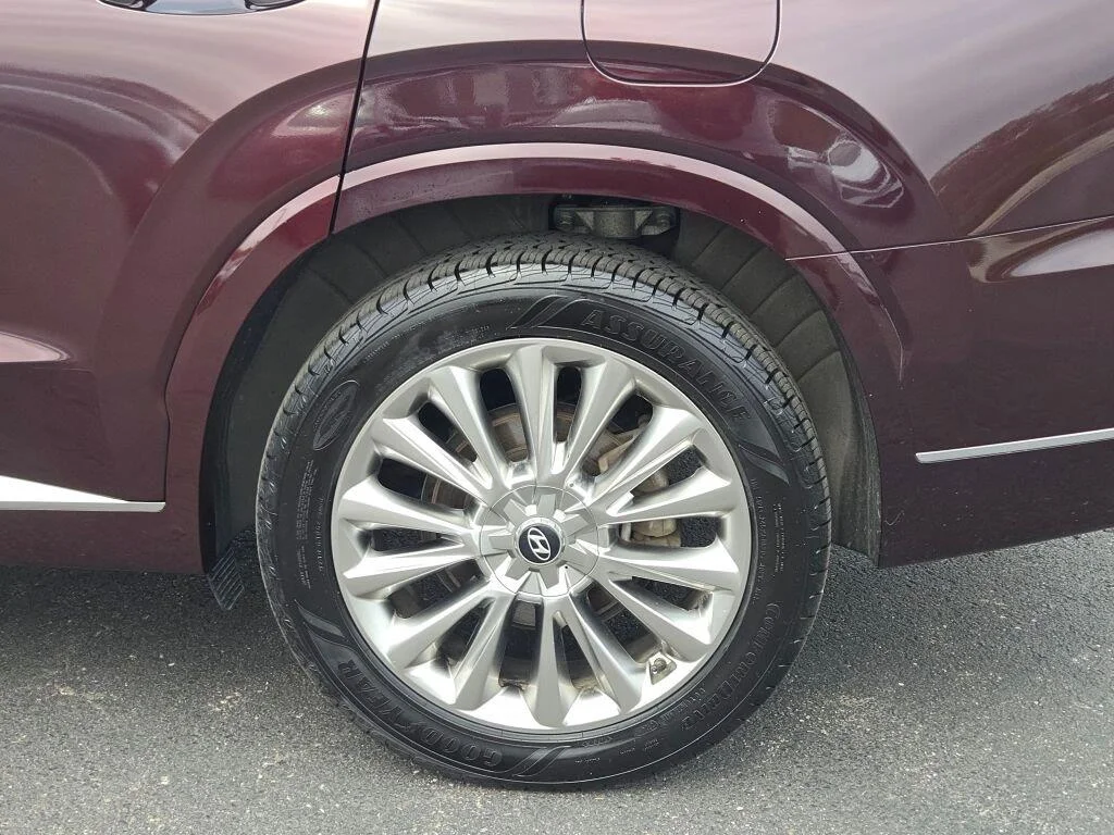Used 2020 Sierra Burgundy Hyundai Limited image 16