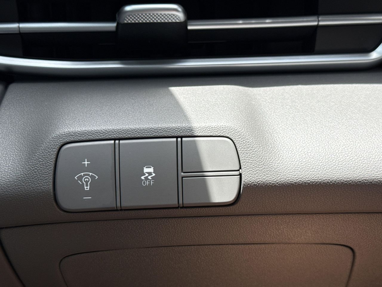 New 2026 Amazon Gray Hyundai SEL Sport Premium image 18