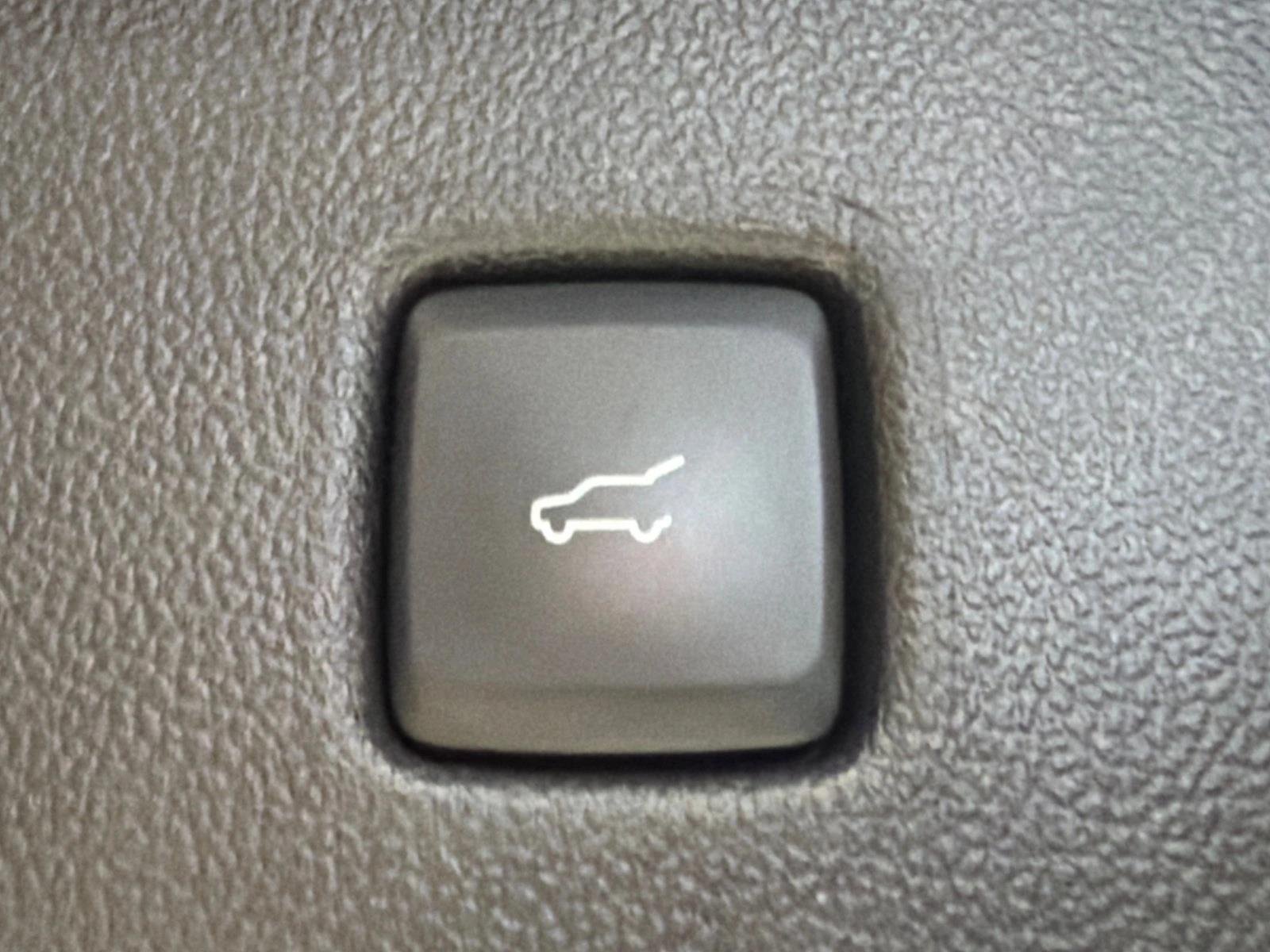 Used 2025 Agate Black Metallic Ford ST-Line Select image 19