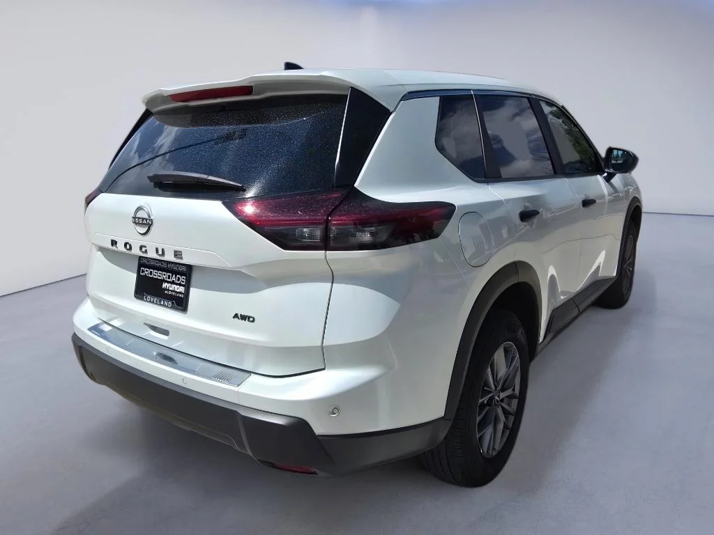 Used 2024 Everest White Pearl Nissan S image 6