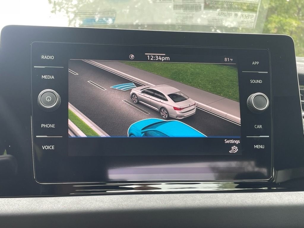 2025 Volkswagen Jetta SE - Photo 12