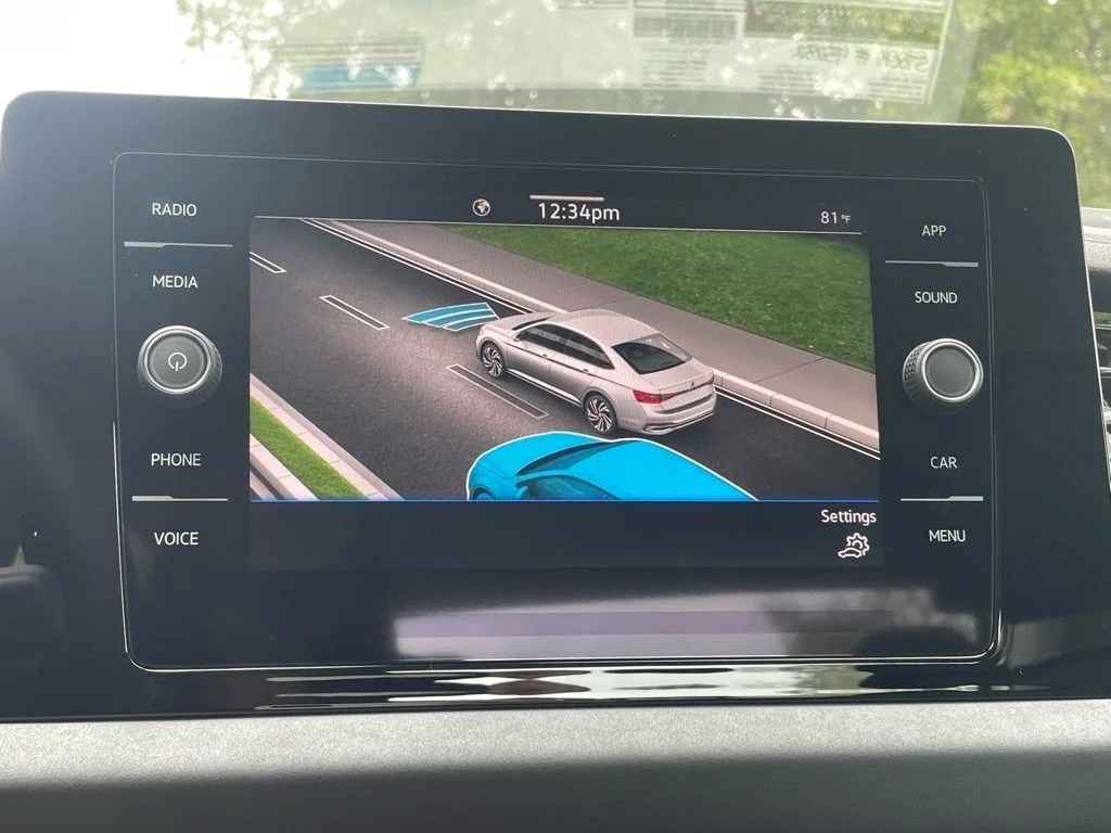 2025 Volkswagen Jetta SE - Photo 12