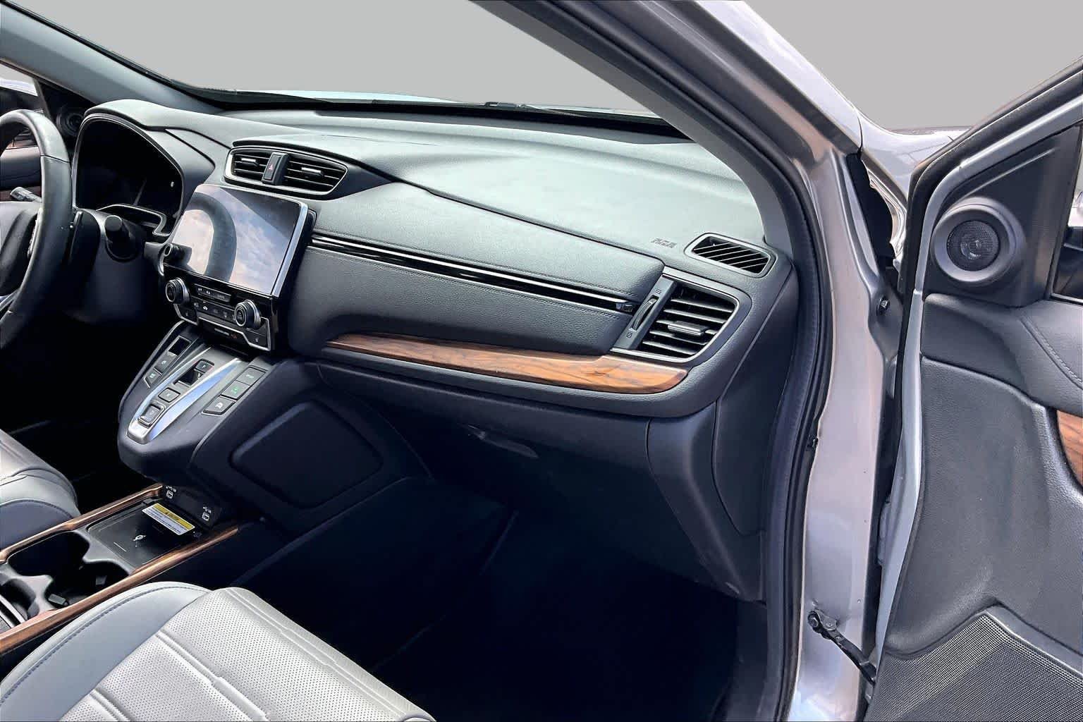 Used 2020 Lunar Silver Metallic Honda Touring image 15