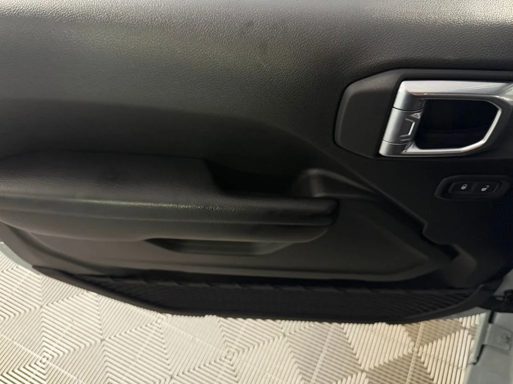 Used 2024  Jeep Rubicon 4xe image 25