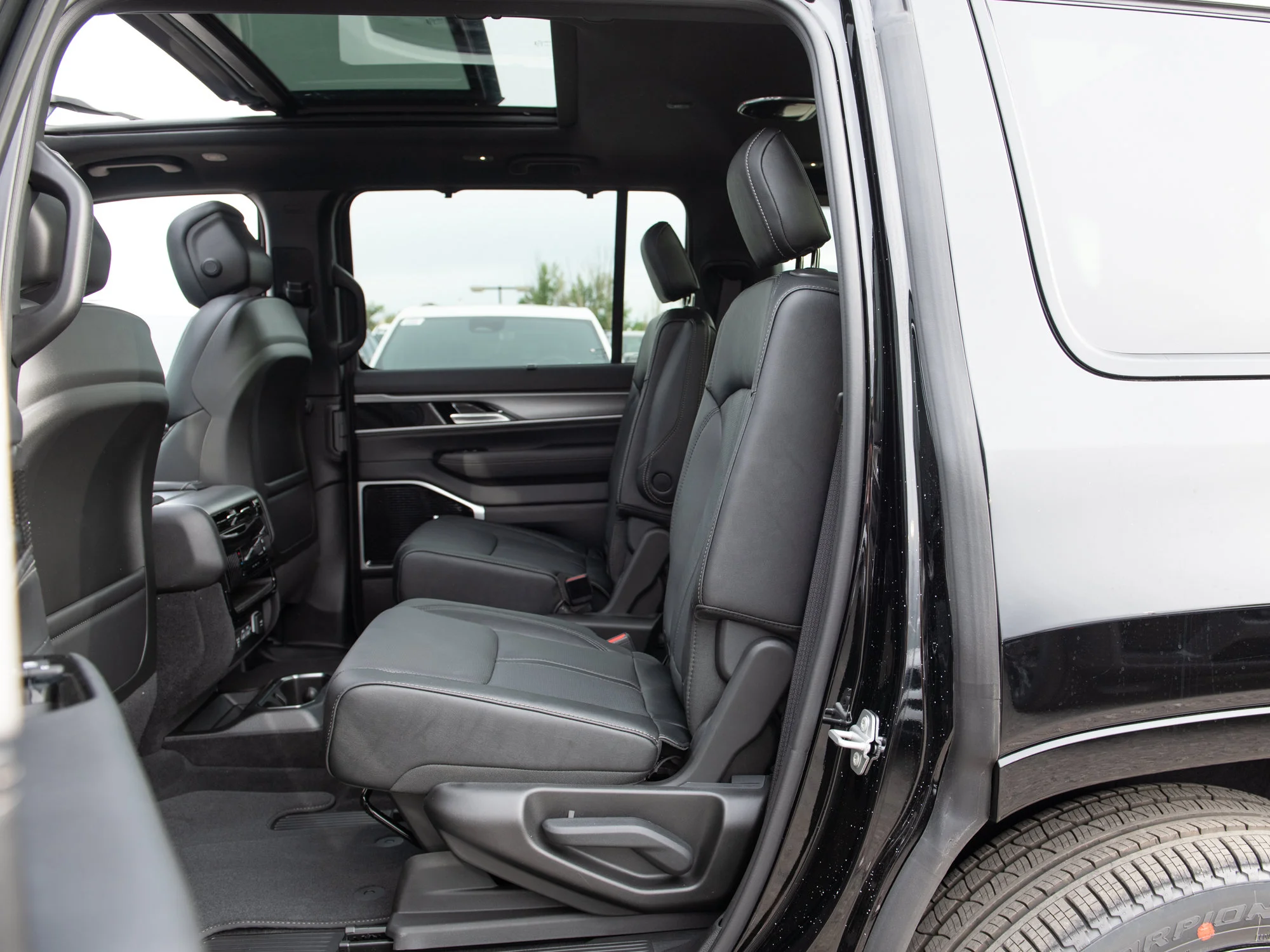 New 2026 Black Jeep Limited Reserve* 4x4, Head-Up Display, Pwr Boards, McIntosh Audio image 25